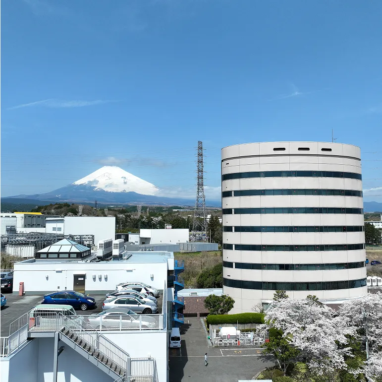 東富士センター（本社）の外観
